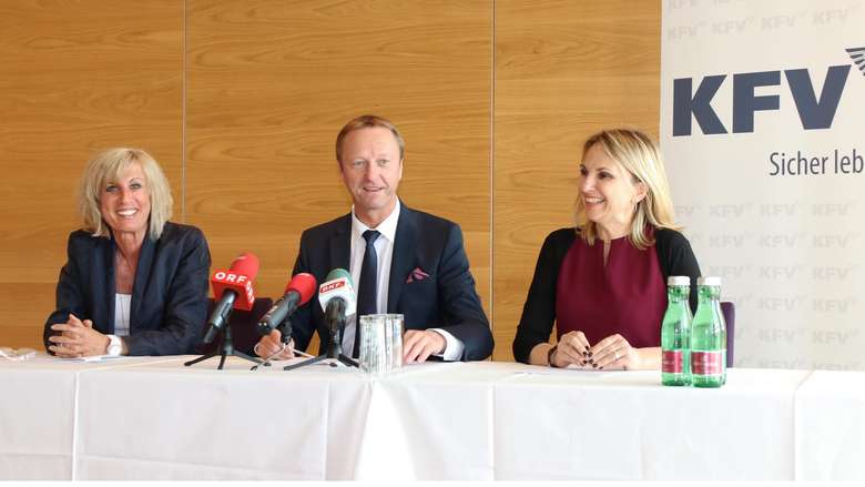 Pressekonferenz mit Landeshauptmannstellvertreter Hans Tschürtz und zweit Damen