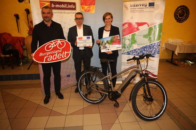 Landesrat Mag. Heinrich Dorner, Harald Horvath (Regionalmanagement Burgenland GmbH) und DI Christine Zopf-Renner, Leiterin der Mobilitätszentrale Burgenland