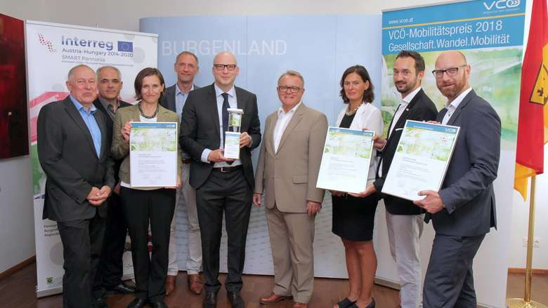 VCÖ-Geschäftsführer Willi Nowak, Mag. Otto Sebestyén, RMB, DI Christine Zopf-Renner, Leiterin der Mobilitätszentrale, Burgenland, Mag. Peter Zinggl, Amt der Bgld. Landeregierung, Dr. Stefan Schindler, GF Neusiedler See Tourismus GmbH, Landeshauptmann Hans Niessl, Mag.a  Silvia Angelo, Vorstandsdirektorin ÖBB-Infrastruktur AG, Thomas Bohrn, MBA, Geschäftsführer VOR, und DI(FH) Dipl.-Ing. Arnold Schweifer, GF Neusiedler Seebahn GmbH