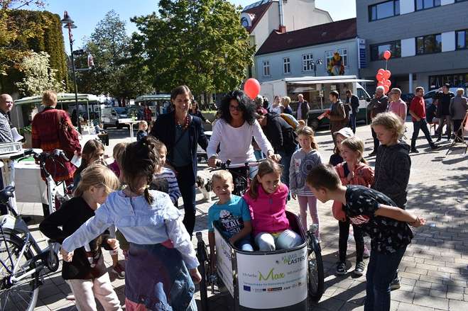 Kinder im Lastenrad