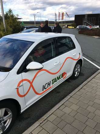 Christine Zopf-Renner testet den E-VW Golf 