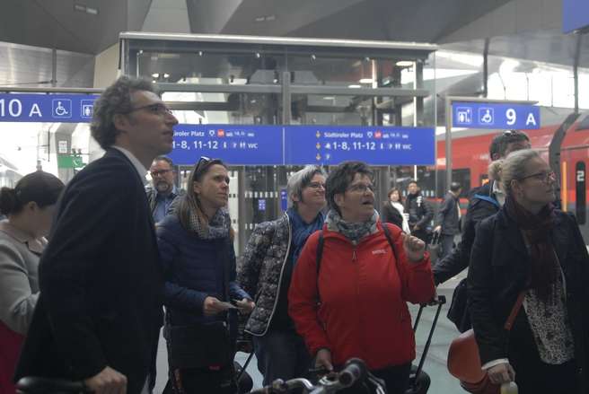 Teilnehmer am Haptbahnhof in Wien