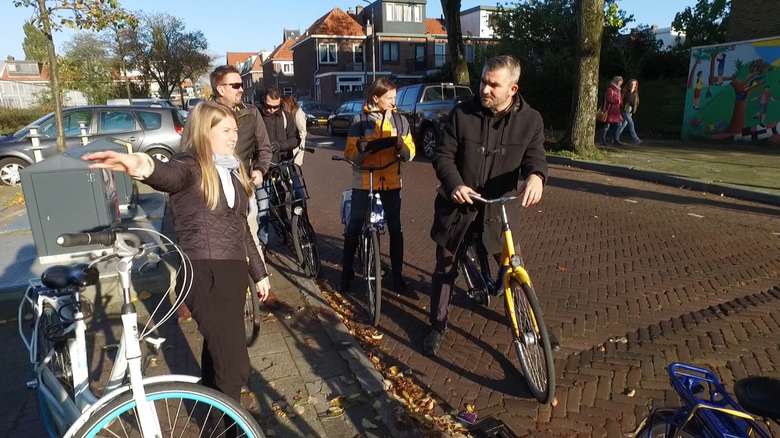 Radrundfahrt TeilnehmerInnen am Fahrrad