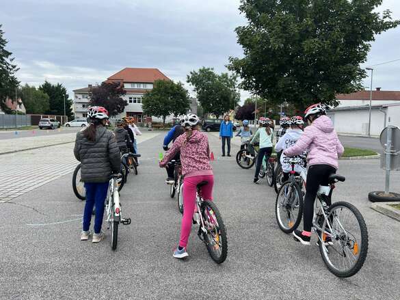 Kinder am Fahrrad