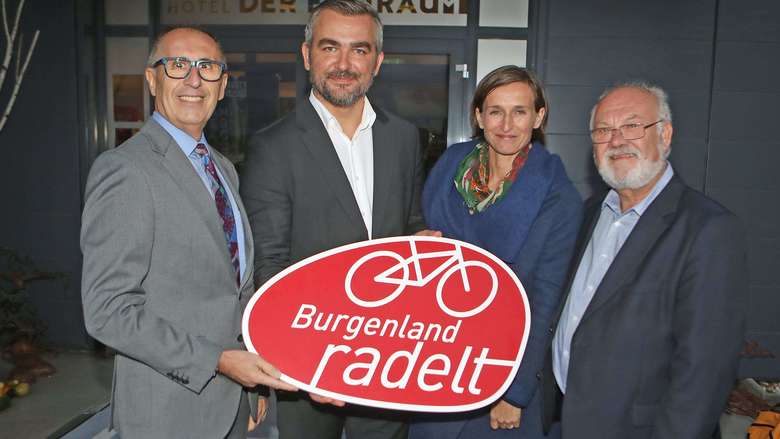 Südburgenland-Manager Werner Unger, Landesrat Heinrich Dorner, Christine Zopf-Renner (Mobilitätszentrale Burgenland) und Gerhard Pongracz vom Regionalmanagement Burgenland (RMB) (v.l.). 