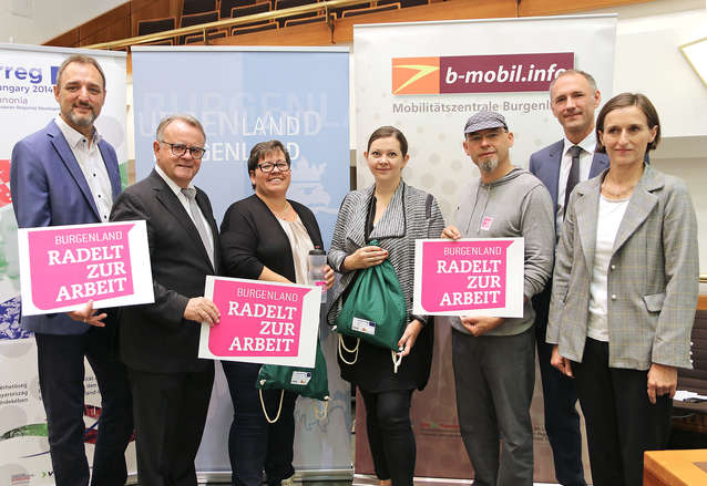 AK-Präsident Gerhard Michalitsch, LH Hans Niessl, Siegerin Sabine Praunseis mit Kollegin Sonja Filipitsch, beide UNIQA, Alec Hager von der Bundeskampagne „Radelt zur Arbeit“, Mag. Peter Zinggl, Verkehrskoordinator Burgenland, DI Christine Zopf-Renner, Leiterin Mobilitätszentrale Burgenland
