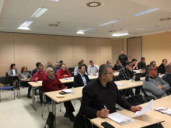 TeilnehmerInnen im Gruppenraum