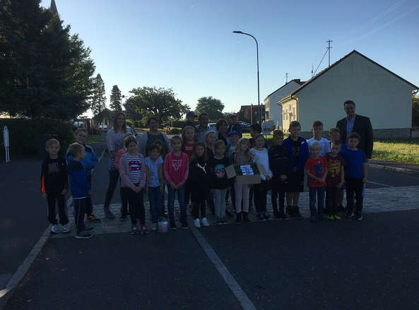 Gruppenfoto VolkschülerInnen Neuberg