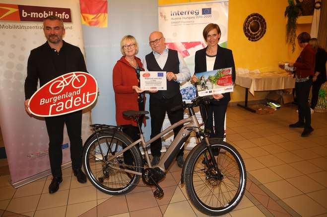 Landesrat Mag. Heinrich Dorner, Helga Unger-Steinko und Andreas Unger (Österreichischer Herzverband) und DI Christine Zopf-Renner, Leiterin Mobilitätszentrale Burgenland