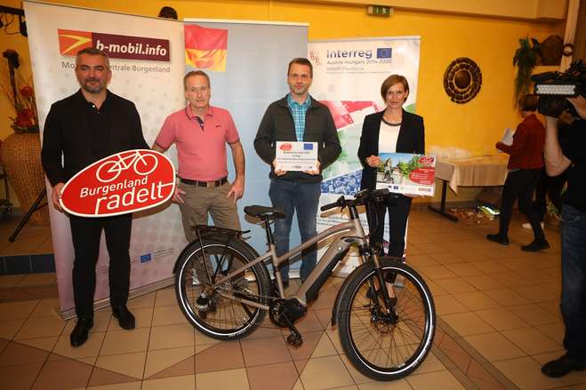 Landesrat Mag. Heinrich Dorner, Martin Kanz und Anton Kallinger (LIB) und DI Christine Zopf-Renner, Leiterin der Mobilitätszentrale Burgenland