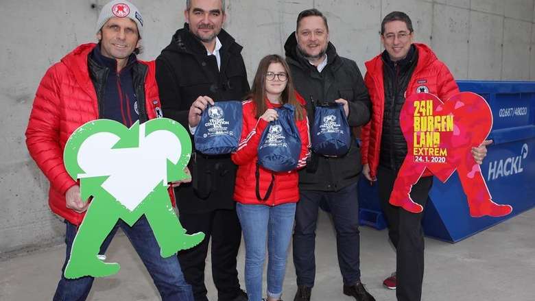 Landesrat Dorner mit den Organisatoren von 24 Stunden Burgenland Extrem Tour 