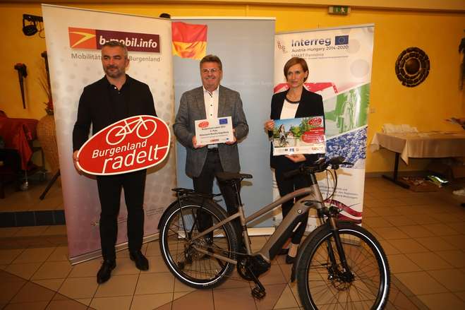 Landesrat Mag. Heinrich Dorner, Kurt Fischer (Naturpark Rosalia-Kogelberg) und DI Christine Zopf-Renner, Leiterin der Mobilitätszentrale Burgenland