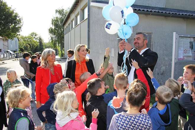 LR Dorner mit Luftballons und Kindern
