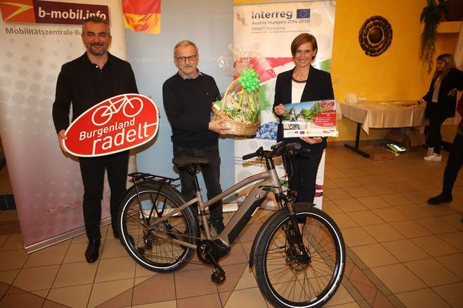 Landesrat Mag. Heinrich Dorner, Franz Gruber und DI Christine Zopf-Renner, Leiterin der Mobilitätszentrale Burgenland