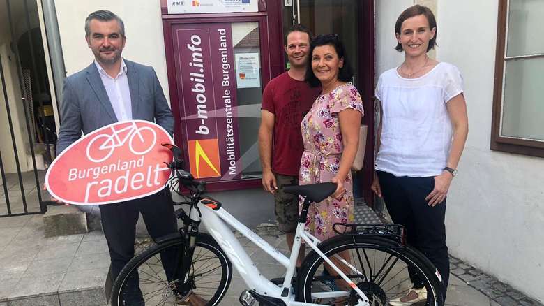 LR Dorner, Christine Zopf-Renner, Doris Wendel und ihr Mann bei der Preisübergabe