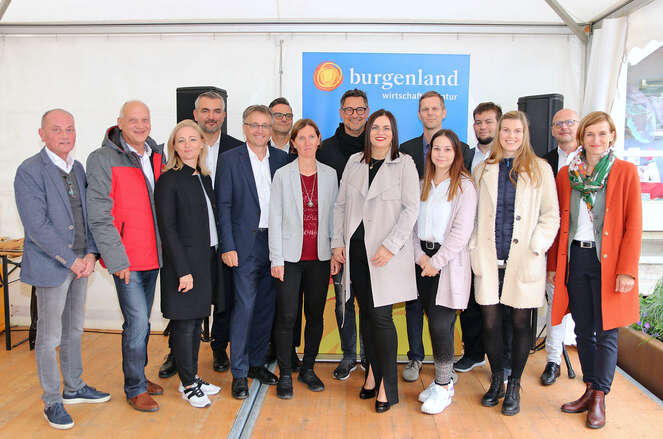 Team der Mobilitätszentrale mit Ehrengästen