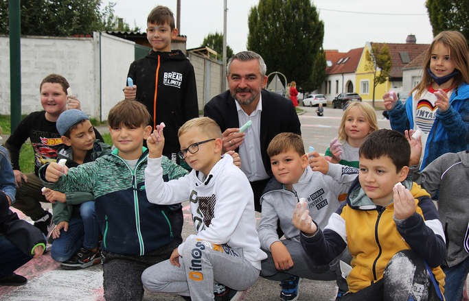 LR Dorner mit malenden Kindern