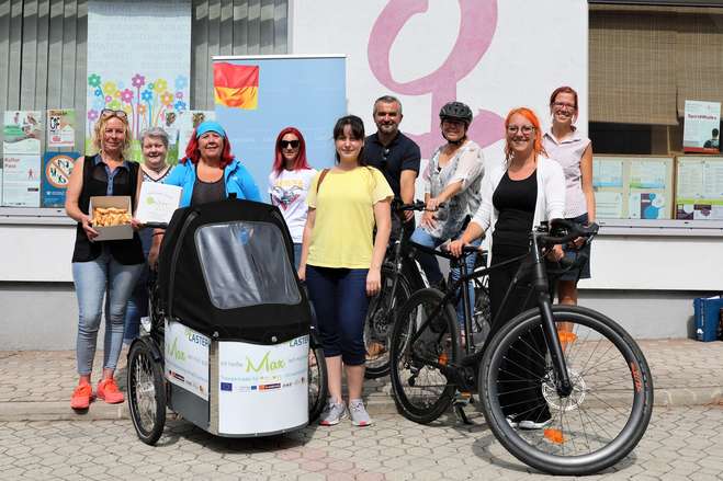 (v.l.n.r.): Emma Gradwohl, Sabine Hoschopf, Doris Horvath, Sabrina Tiewald, Ester Passoni, Landesrat Heinrich Dorner, Diana Geßele und Kathrin Tremmel-Horvath