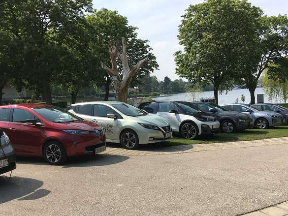 Elektroautos im Strandbad Neufeld