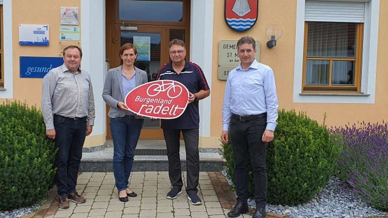 Gruppenfoto vor dem Gemeindeamt in St. Martin/Raab