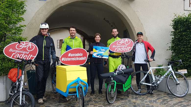 Gruppe mit Lastenrädern