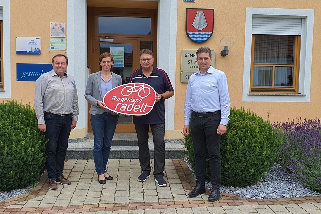 Gruppenfoto vor dem Gemeindeamt in St. Martin/Raab